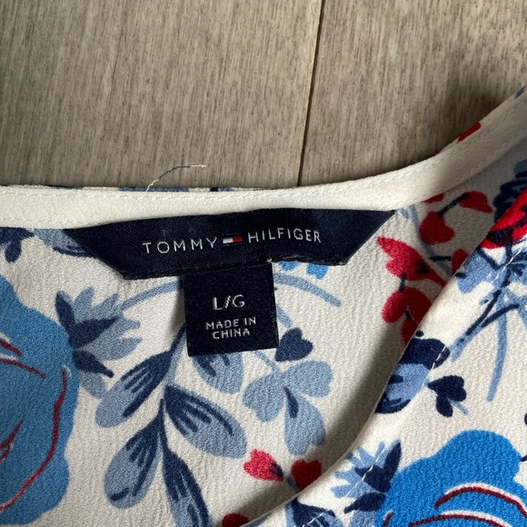 Tommy Hilfiger size L sleeveless blouse. Like new - Picture 3 of 7